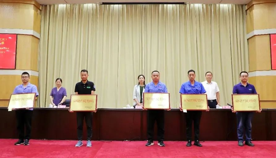 燈塔式人物丨技能大師郎冠軍，照亮萬馬高壓事業(yè)